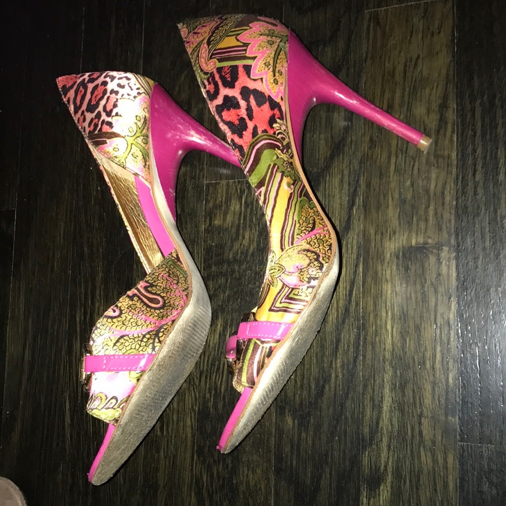 Printed pink heels